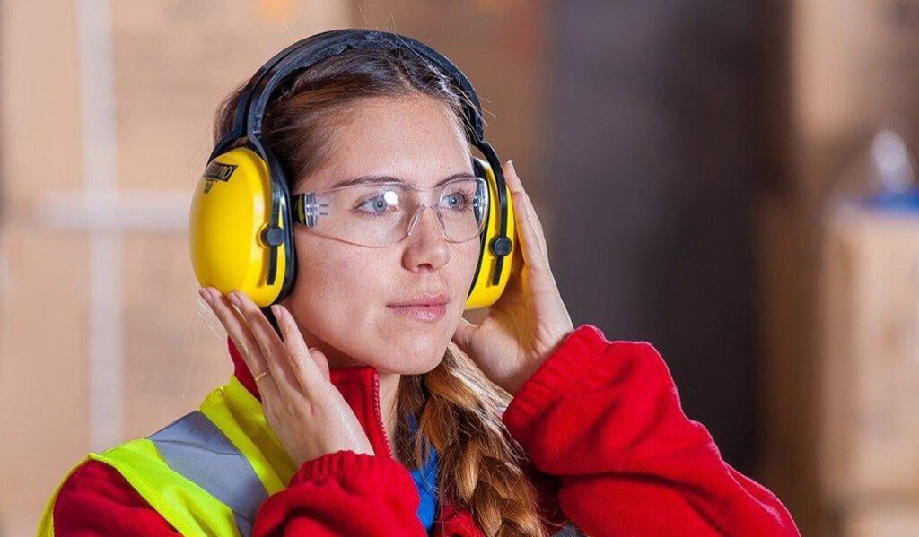 9 Best Safety Wear Goggles To Stay Safe & Stay In Fashion 8 Best Safety Wear Goggles